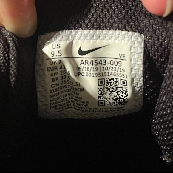 Women’s black Nikes size 9.5 - Picture 3 of 5
